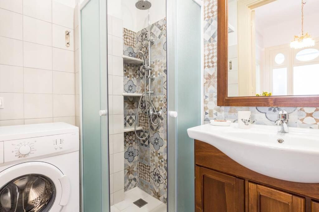 Neoclassical Flat With 2 Bedrooms In Piraeus Buitenkant foto