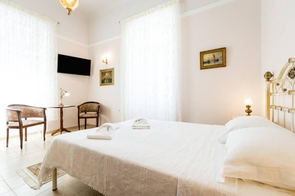 Neoclassical Flat With 2 Bedrooms In Piraeus Buitenkant foto