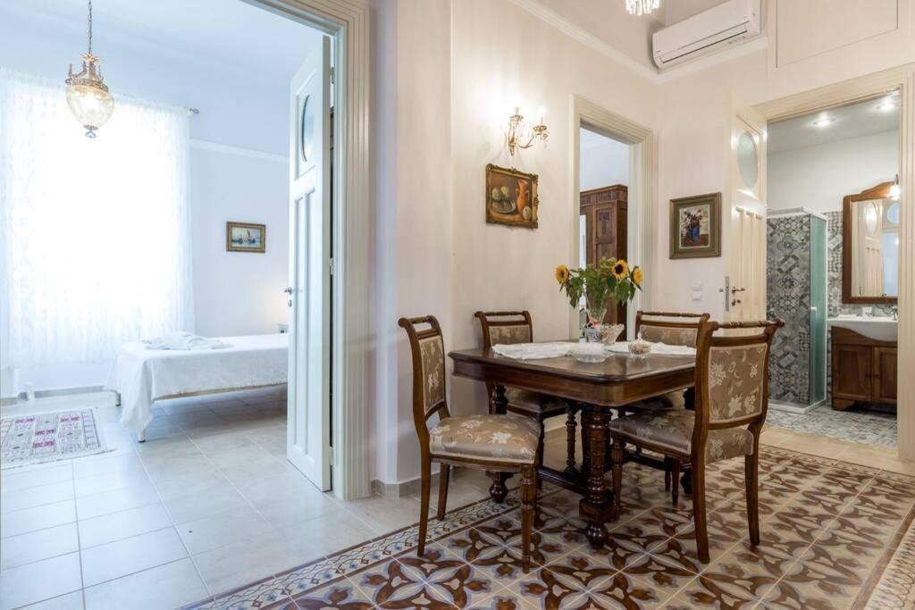 Neoclassical Flat With 2 Bedrooms In Piraeus Buitenkant foto