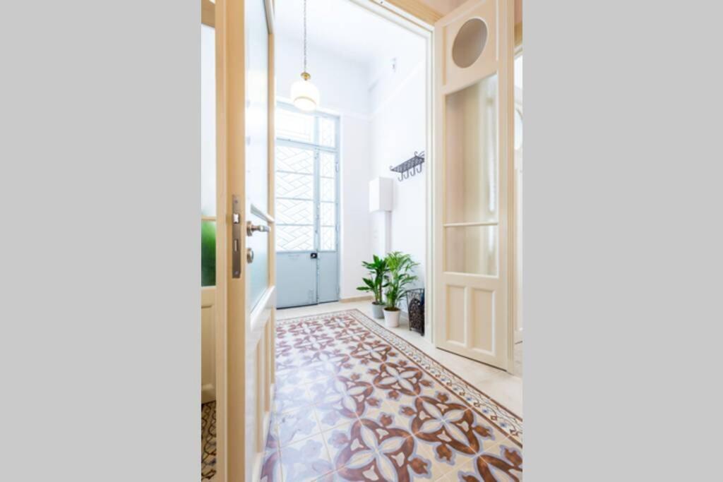 Neoclassical Flat With 2 Bedrooms In Piraeus Buitenkant foto