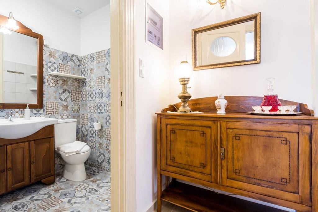 Neoclassical Flat With 2 Bedrooms In Piraeus Buitenkant foto