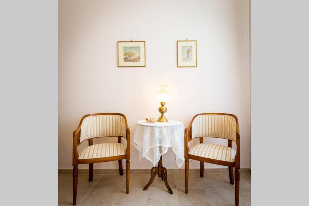 Neoclassical Flat With 2 Bedrooms In Piraeus Buitenkant foto