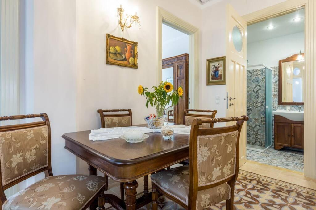 Neoclassical Flat With 2 Bedrooms In Piraeus Buitenkant foto