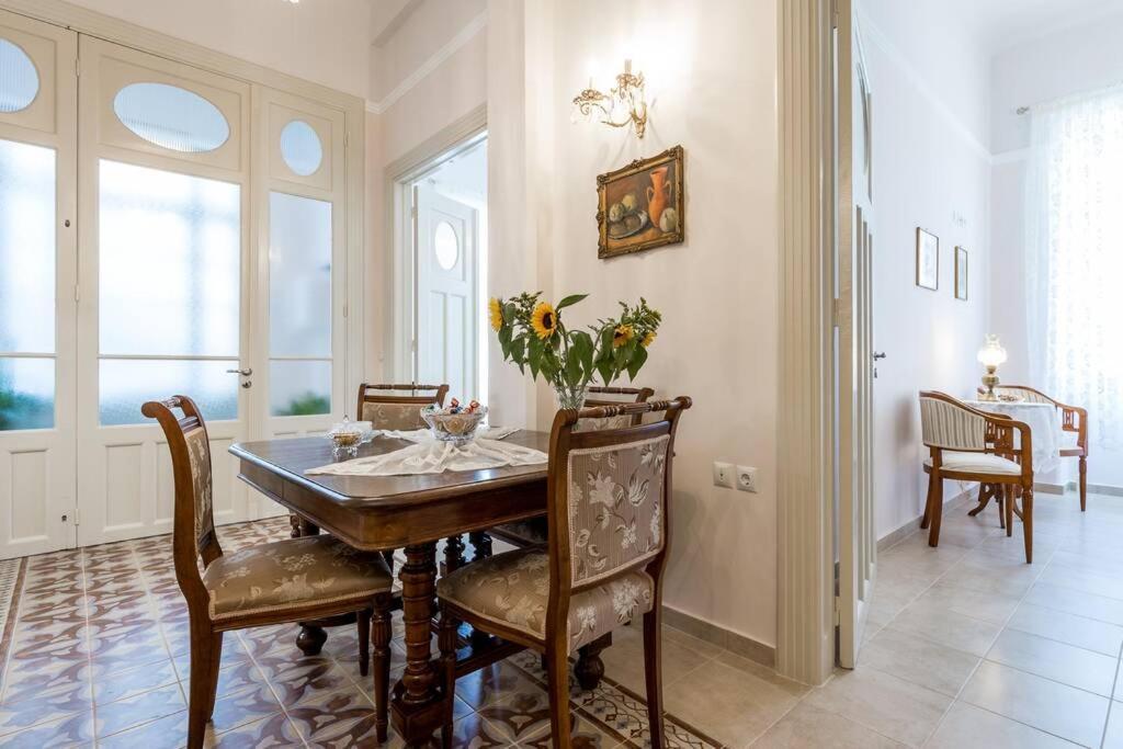 Neoclassical Flat With 2 Bedrooms In Piraeus Buitenkant foto