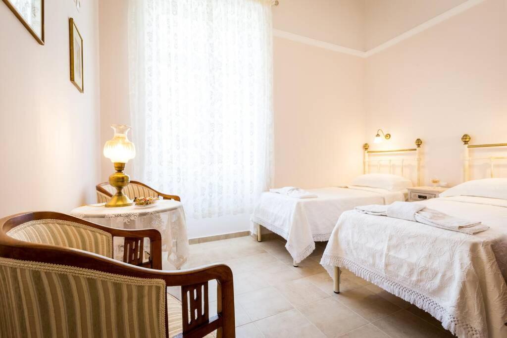Neoclassical Flat With 2 Bedrooms In Piraeus Buitenkant foto
